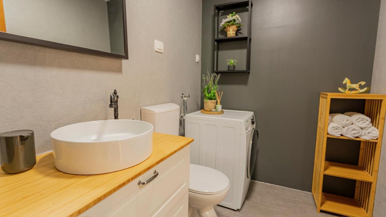 New Delux Green Garden Apartment With Hotube **** Split Kültér fotó