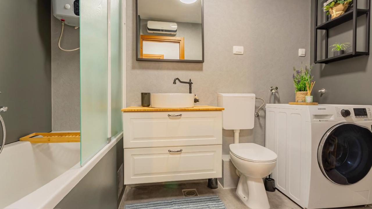New Delux Green Garden Apartment With Hotube **** Split Kültér fotó